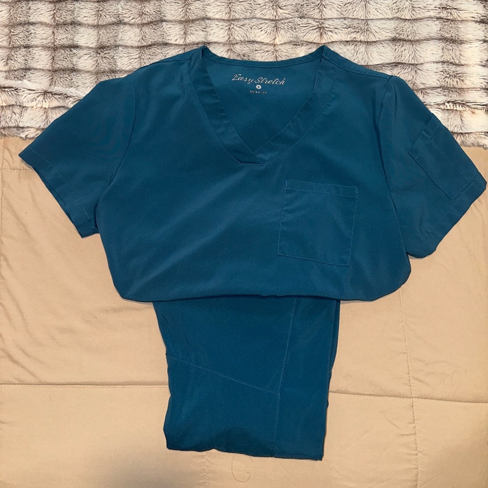 Caribbean Blue Easy Stretch Chloe Top + Kourtney Joggers